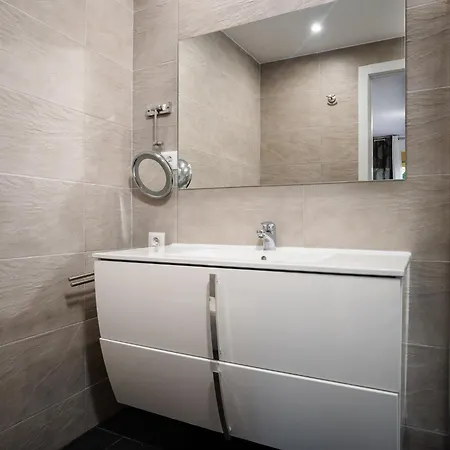 Beachside Groundfloor Apartment- Elviria 101- Roma By Interhome